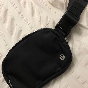 Lululemon Everywhere Belt Bag (Black)